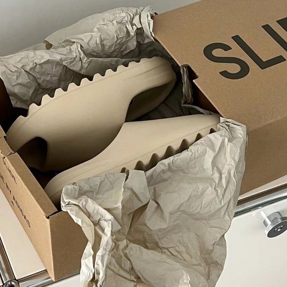 Adidas Originals Yeezy Slide Unisex Slippers in Brown - Picture 2 of 6